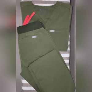 FIGS Dark Olive XS/SP